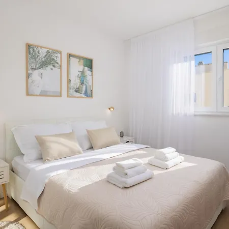 Dalmatian Olive Apartman *