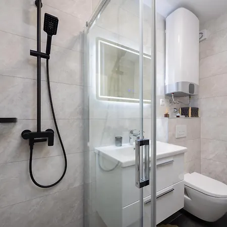 Dalmatian Olive Apartman *